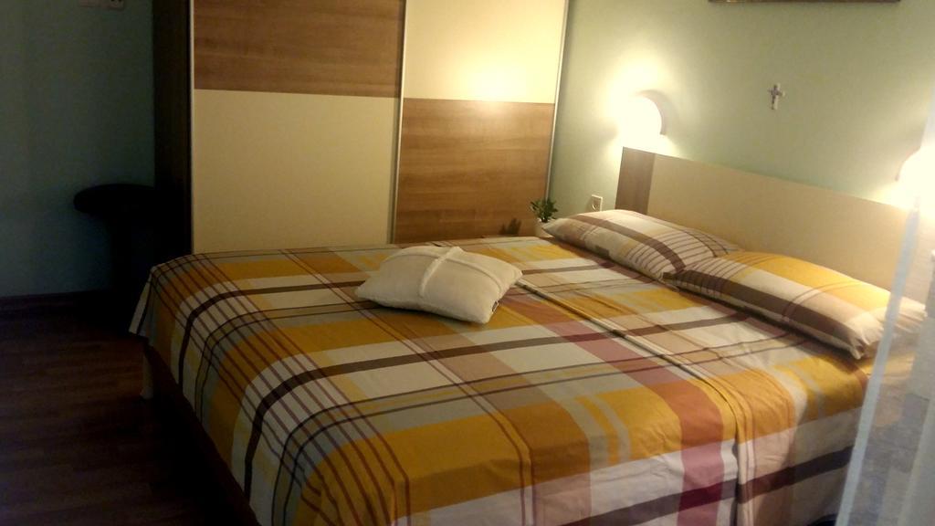 Guest House Tonica 克尔克 外观 照片
