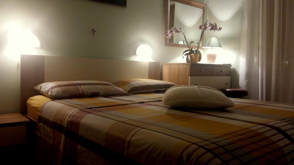Guest House Tonica 克尔克 外观 照片