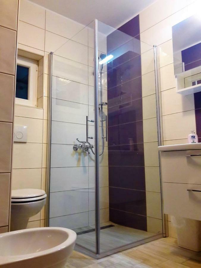 Guest House Tonica 克尔克 外观 照片